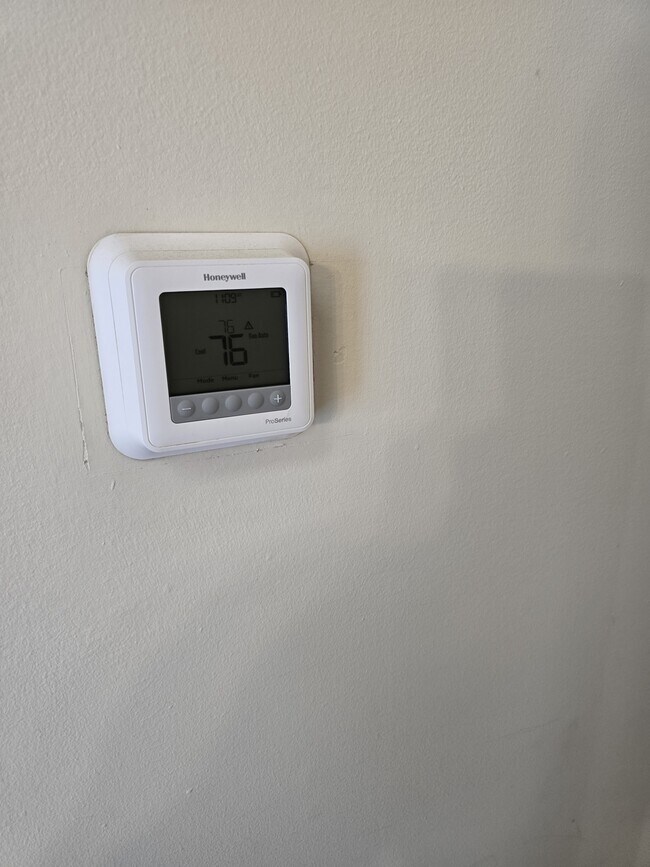 Building Photo - 5649 Summit Arch