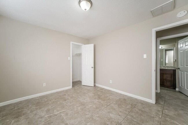 Building Photo - 7659 Athlone Dr