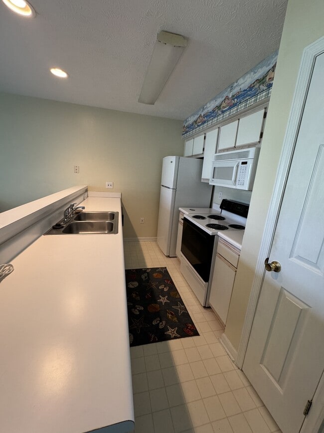 Building Photo - 556 White River Dr