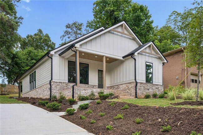 Building Photo - 2050 Morehouse Dr NW