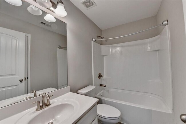 Building Photo - 7245 Heritage Oak Ct
