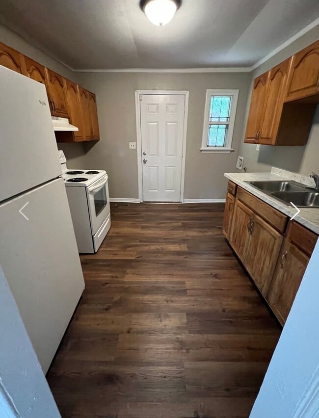 Building Photo - Cozy Home