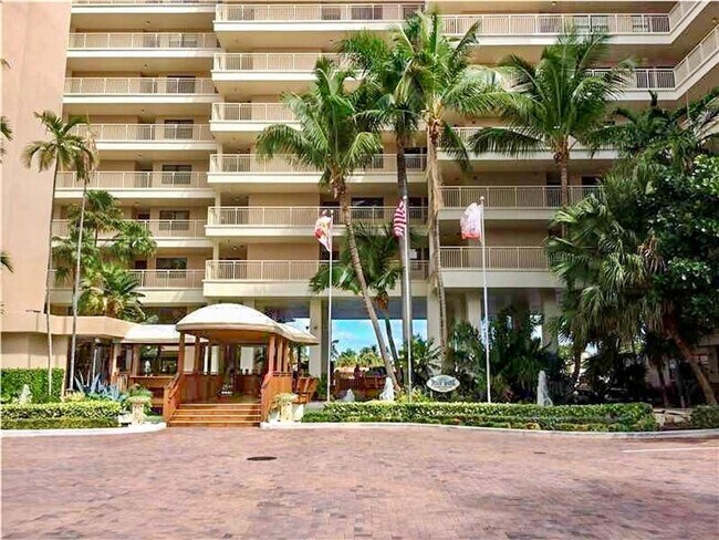 Building Photo - 3100 NE 48th St