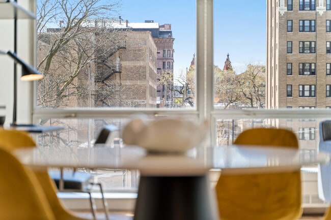 Building Photo - 340 W Diversey Pkwy