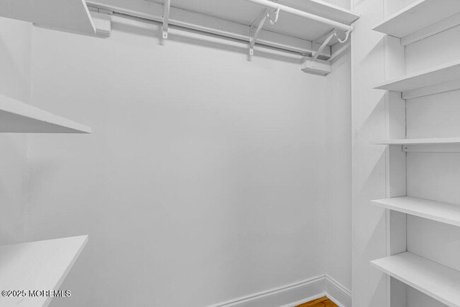 Building Photo - 18 Cotswold Cir