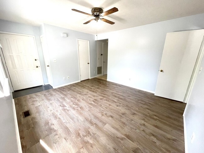 Primary Photo - Charming Hendersonville Condo