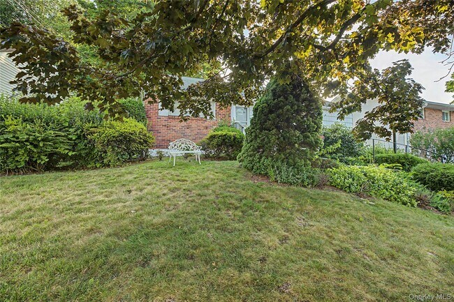 Building Photo - 6 Westwind Rd