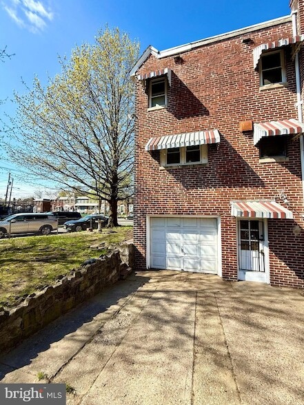 Building Photo - 324 S 27th St