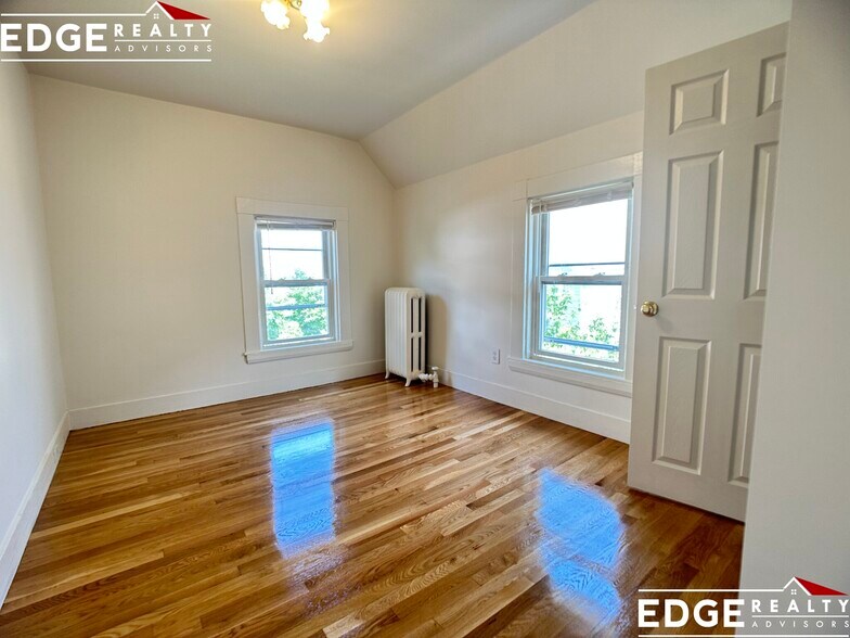 Building Photo - 33R Winship Pl