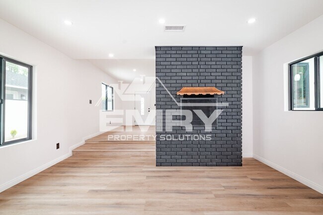 Building Photo - 3 Bed 2 Bath House For Rent Arrington Ave Downey