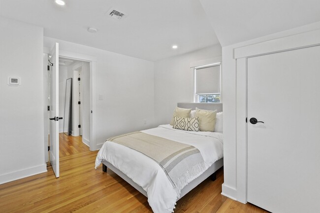 Building Photo - 9 Park St