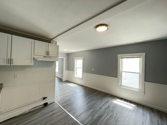 Building Photo - 9 Patten Ct