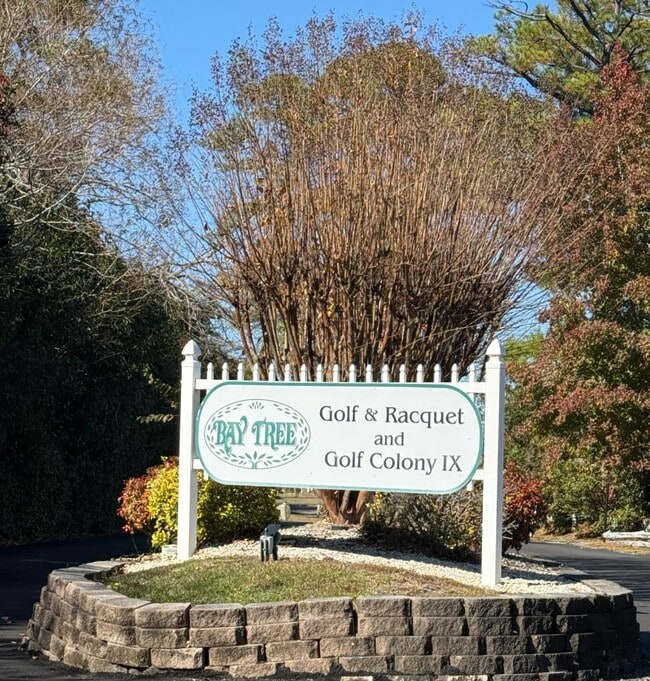 Building Photo - 1095 Plantation Dr W