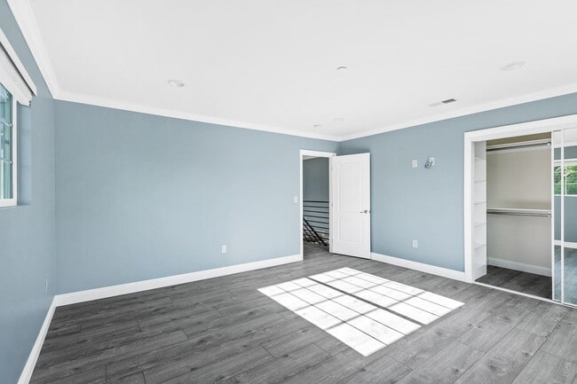 Building Photo - 2216 N Frederic St