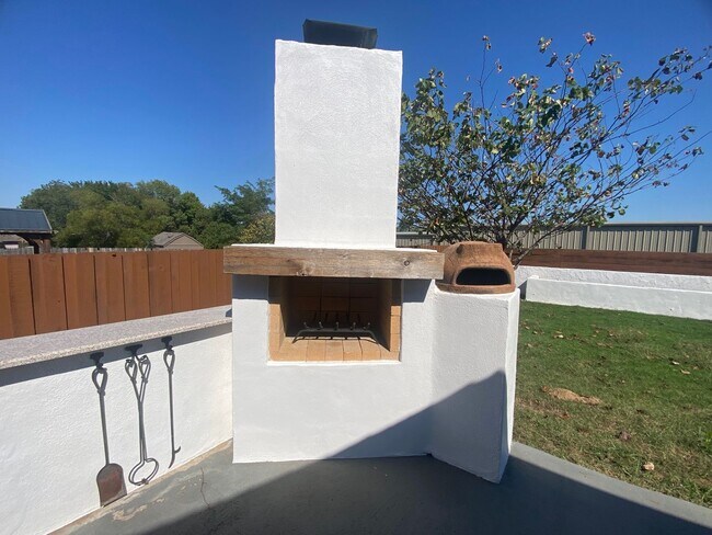 Building Photo - Jenks Schools! Prepare to fall in love wit...