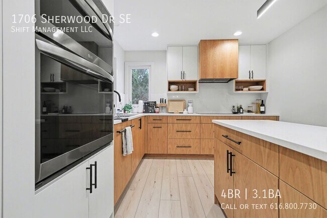 Building Photo - 1706 Sherwood Ave SE