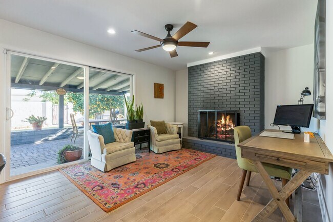 Building Photo - Cute 3 Bedroom 2 Bath In Phoenix!