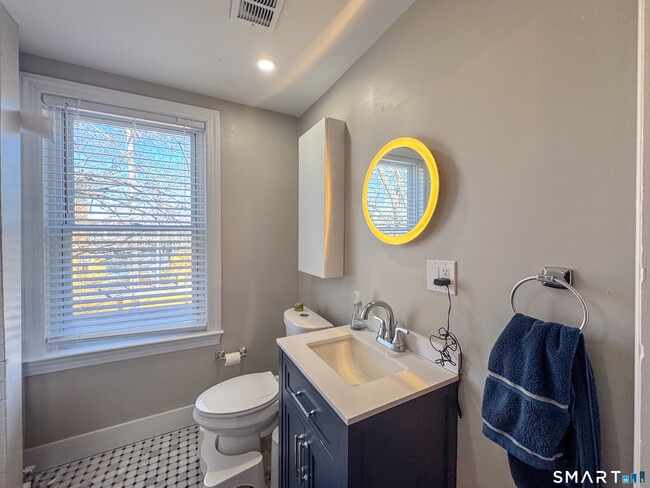 Building Photo - 508 Chapel St