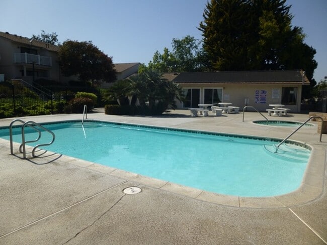 Building Photo - Gorgeous Quail Meadow Condo 2 bedroom / 1.5 bath