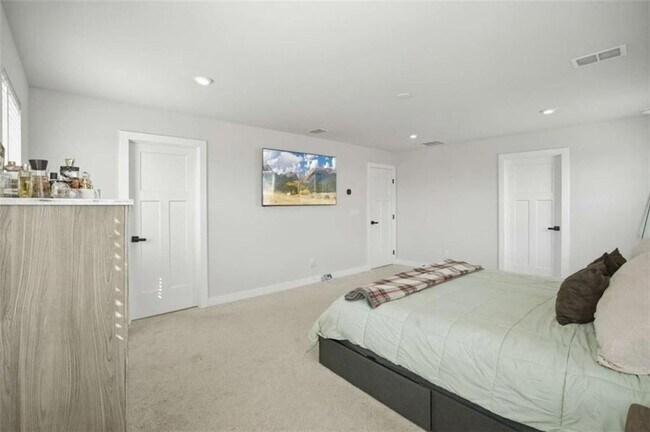 Building Photo - 305 Meuse Ln