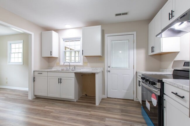 Building Photo - ONE YEAR LEASE WITH POSSIBLE LEASE PURCHAS...