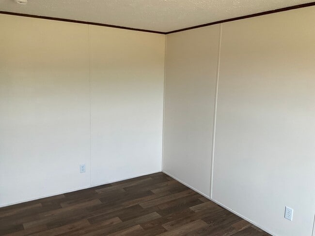 Building Photo - Cute Doublewide Home For Rent In West Lincoln County