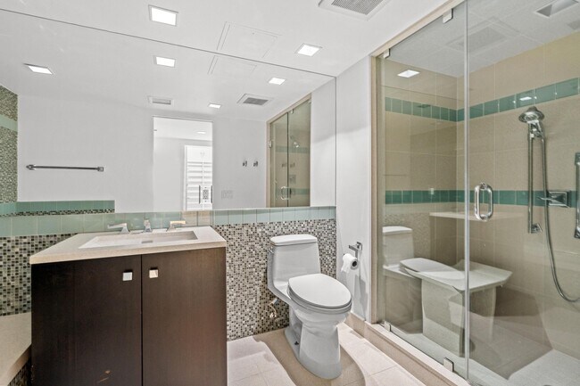 Building Photo - 1015 33rd St NW