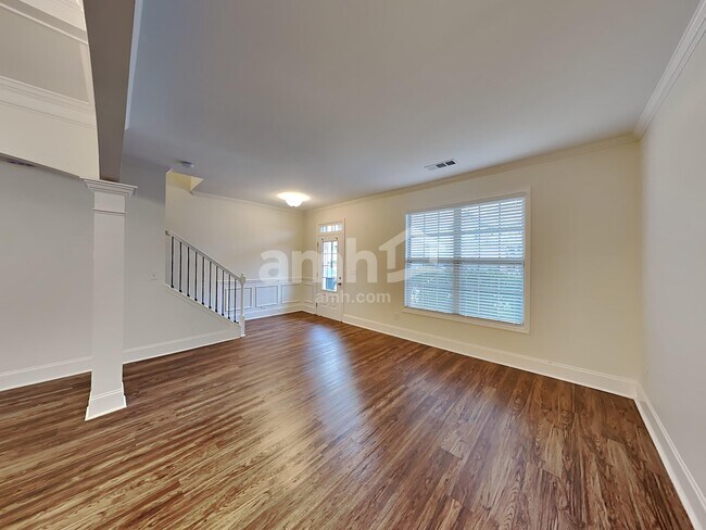 Building Photo - 213 Orchard Trail