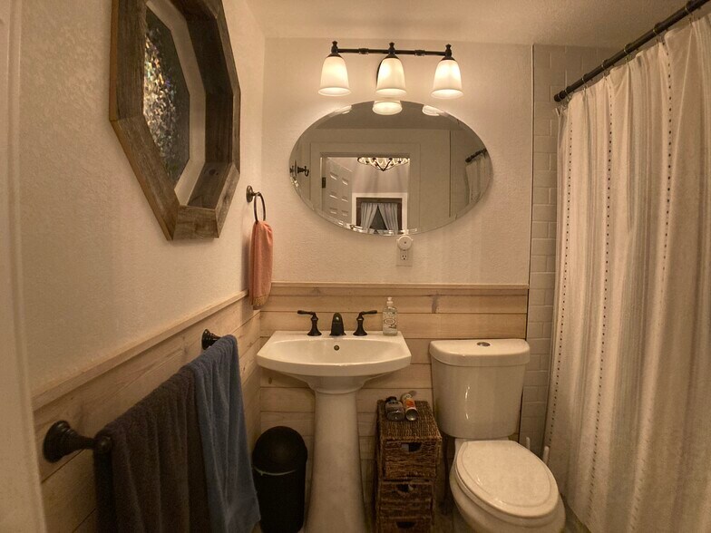 Building Photo - 301 4th St