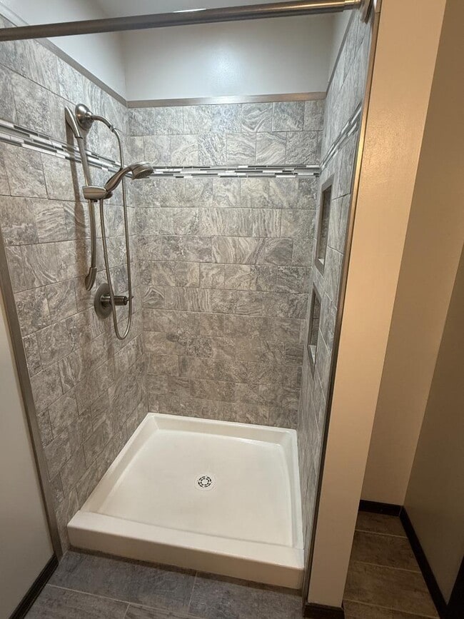 Building Photo - 5902 W Franklin St