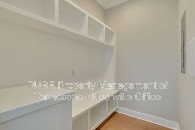 Building Photo - 606 Annex Ave