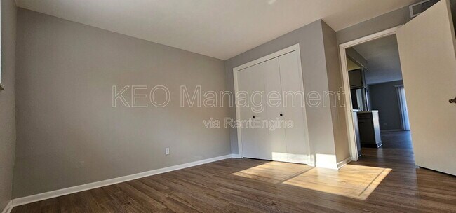 Building Photo - 3813 Briar Pl