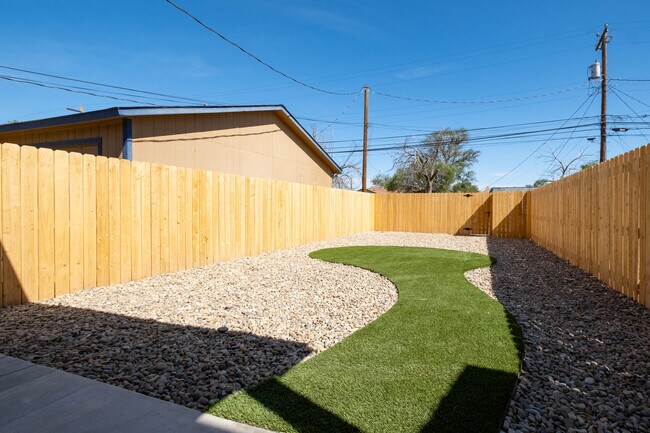 Building Photo - 1711 2nd Ave