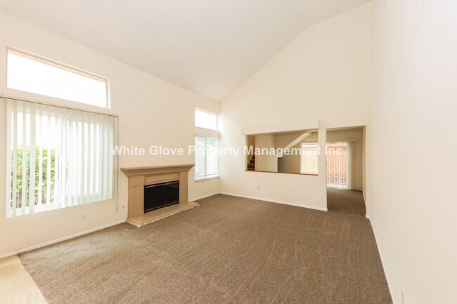 Building Photo - 3 Bedroom with Loft Irvine Home
