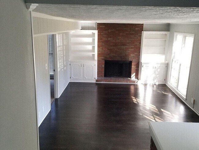 Building Photo - 4077 Linda Ln SW