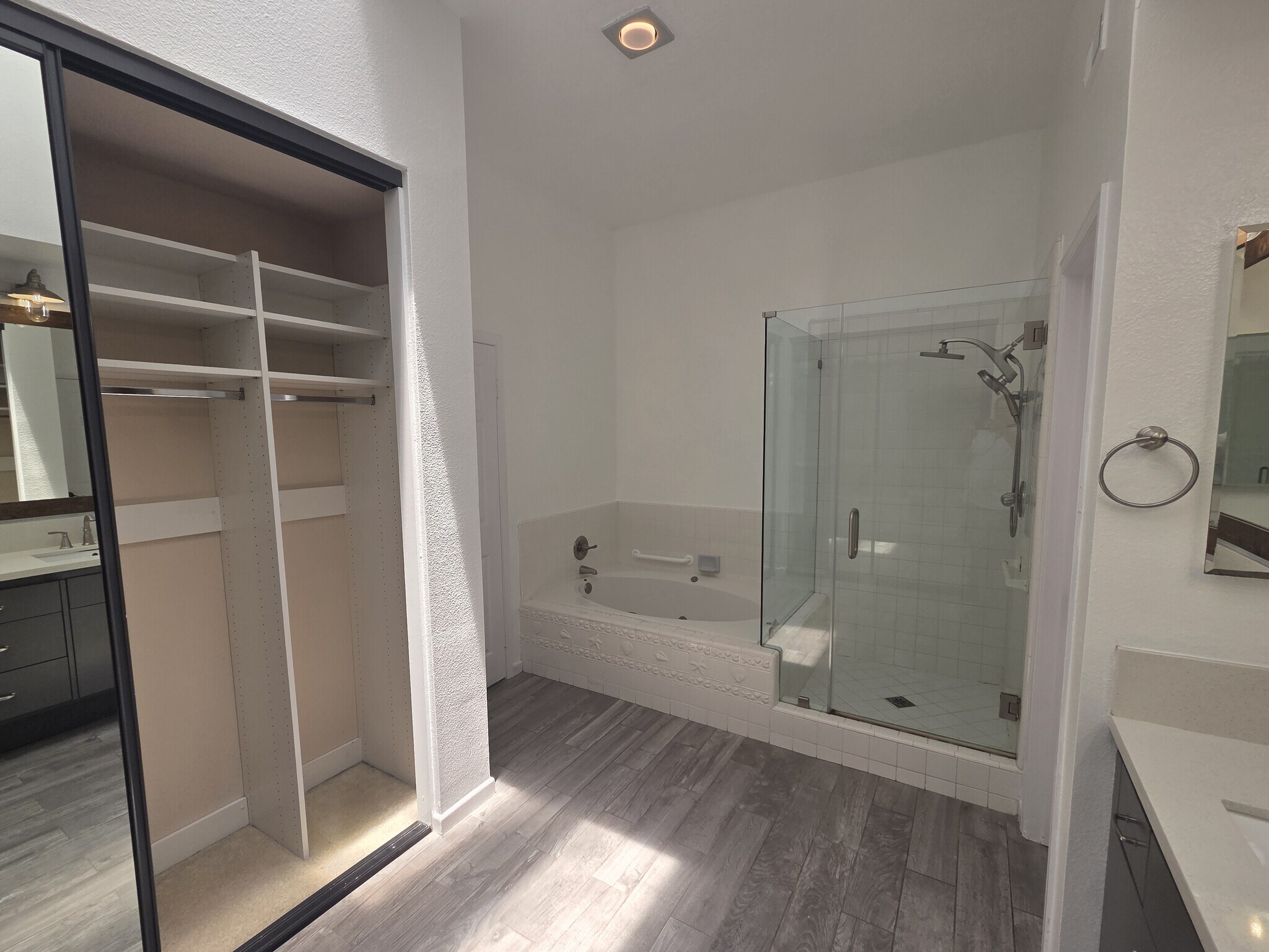 Building Photo - 7492 Seabluff Dr