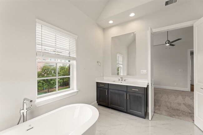 Building Photo - 9651 Kings Cross Station