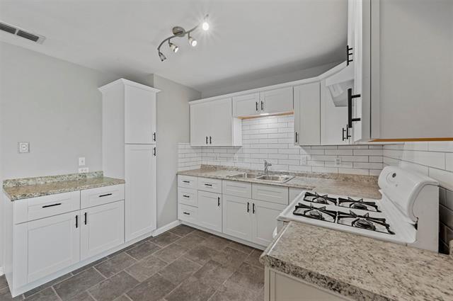 Building Photo - 6209 Shadydell Dr