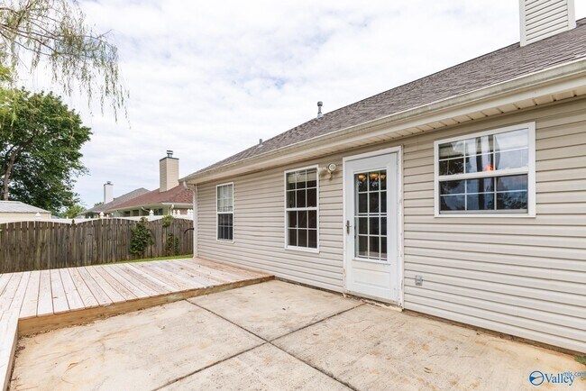 Building Photo - 117 Bambi Ln
