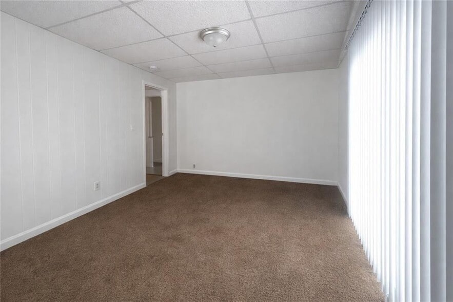 Building Photo - 866 Weeden St