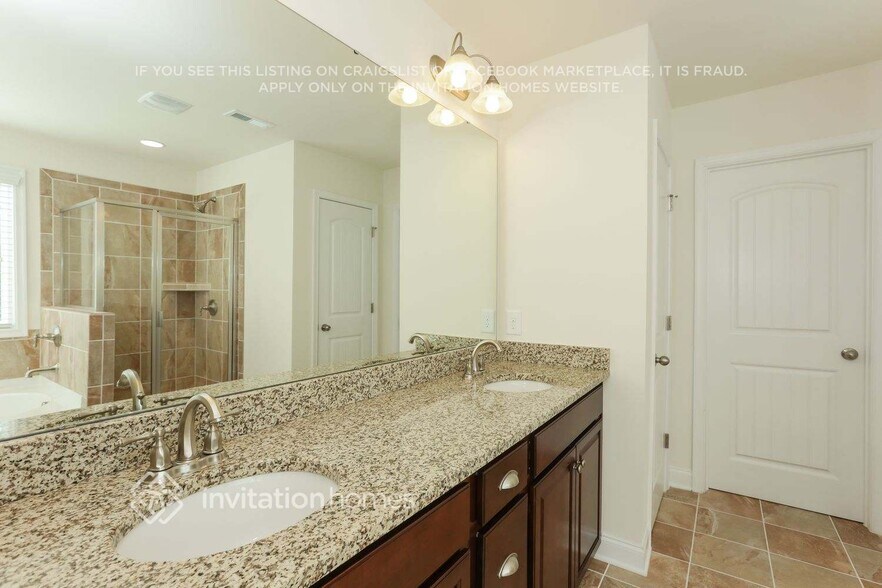 Building Photo - 11350 Cedarvale Farm Pkwy