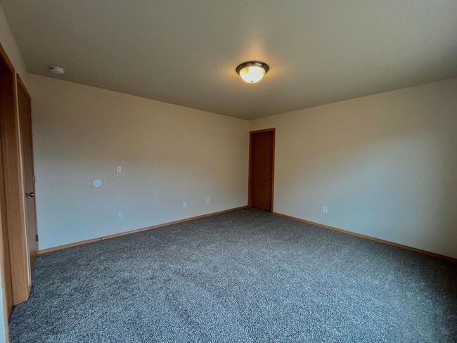Building Photo - 310 E 28th Ave