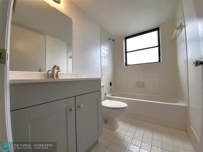 Building Photo - 2240 N Cypress Bend Dr