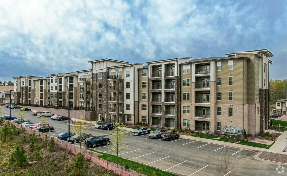 The Peak at Nichols Plaza 900 Doverside Dr Apex NC 27523 Apartment