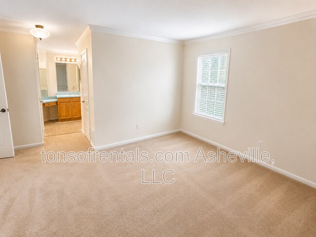 Building Photo - 107 Jenny Lind Dr