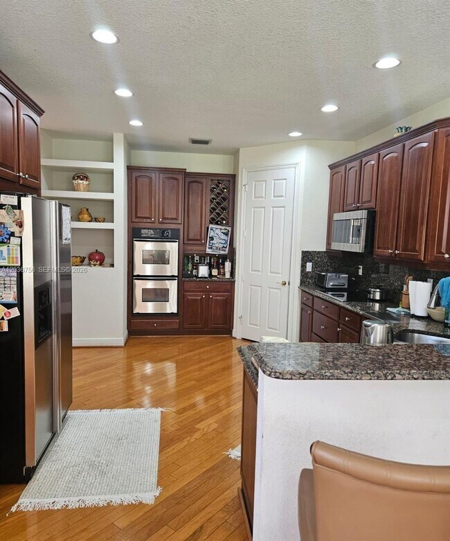 Building Photo - 13382 Lakepointe Cir