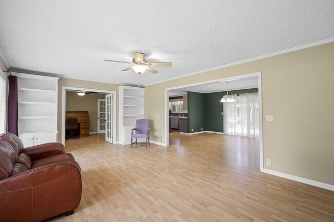 Building Photo - 4717 Brentwood Dr
