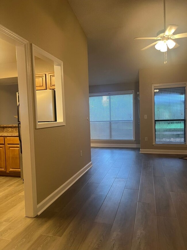Building Photo - 2/2 first floor unit in Village Townhomes ...