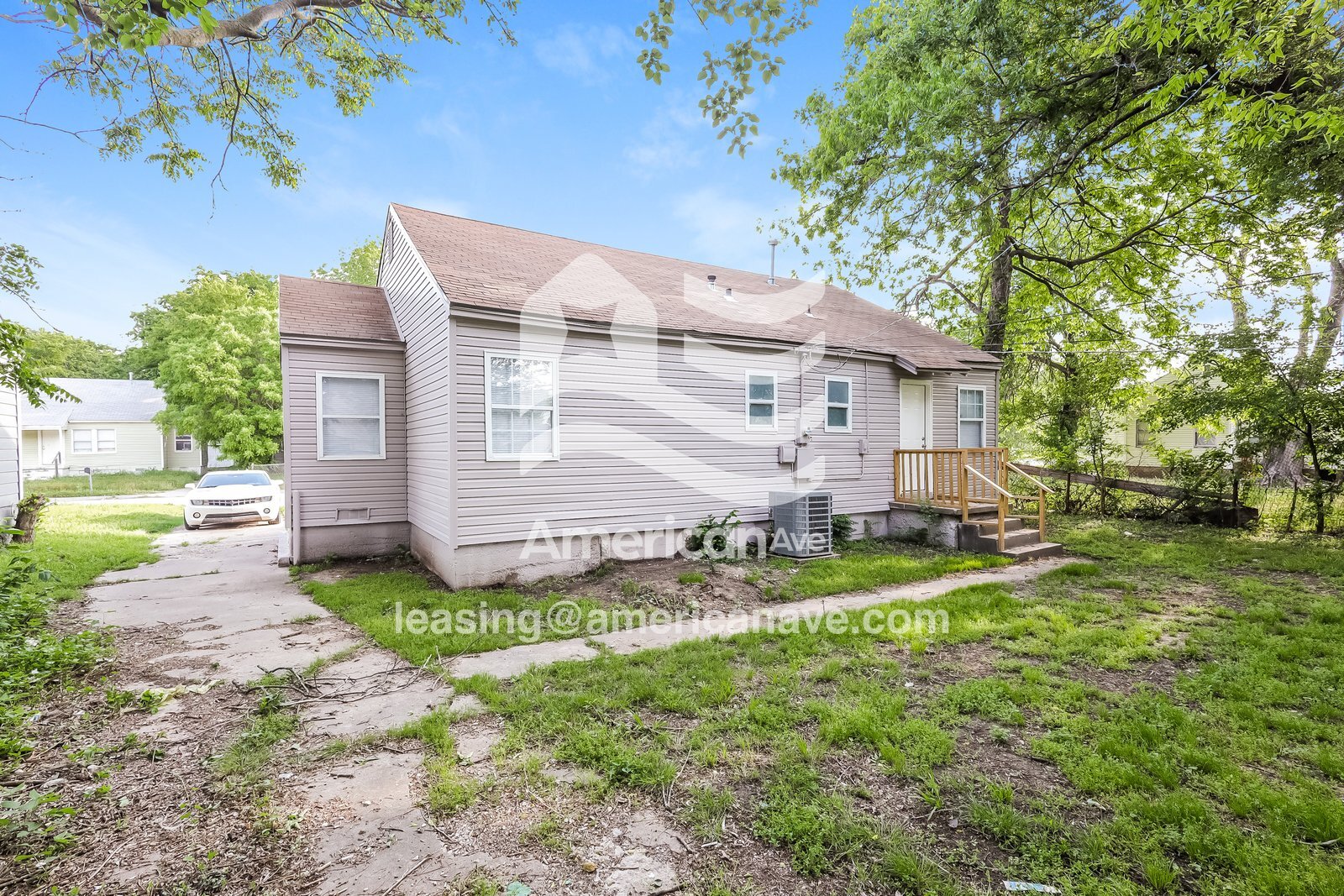 Building Photo - 536 E Ute St