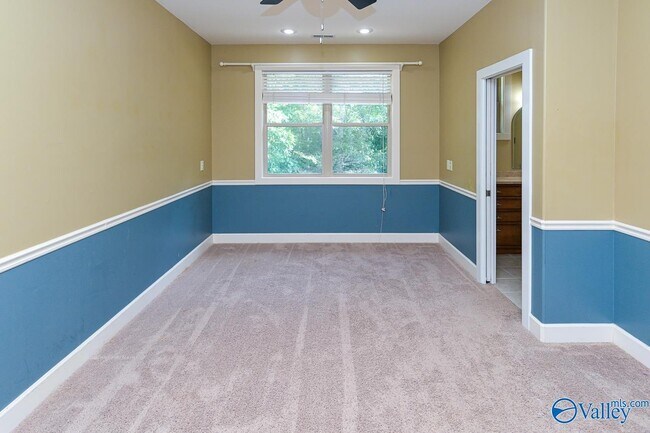 Building Photo - 305 Walden Glen Ct